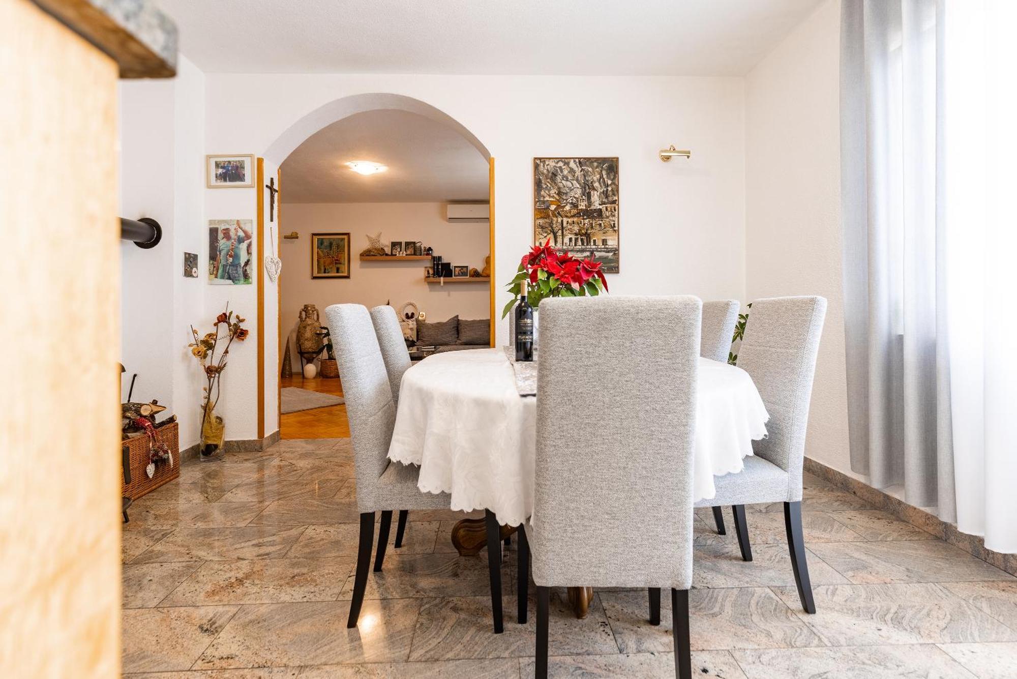 Apartman Nora Omiš Eksteriør billede