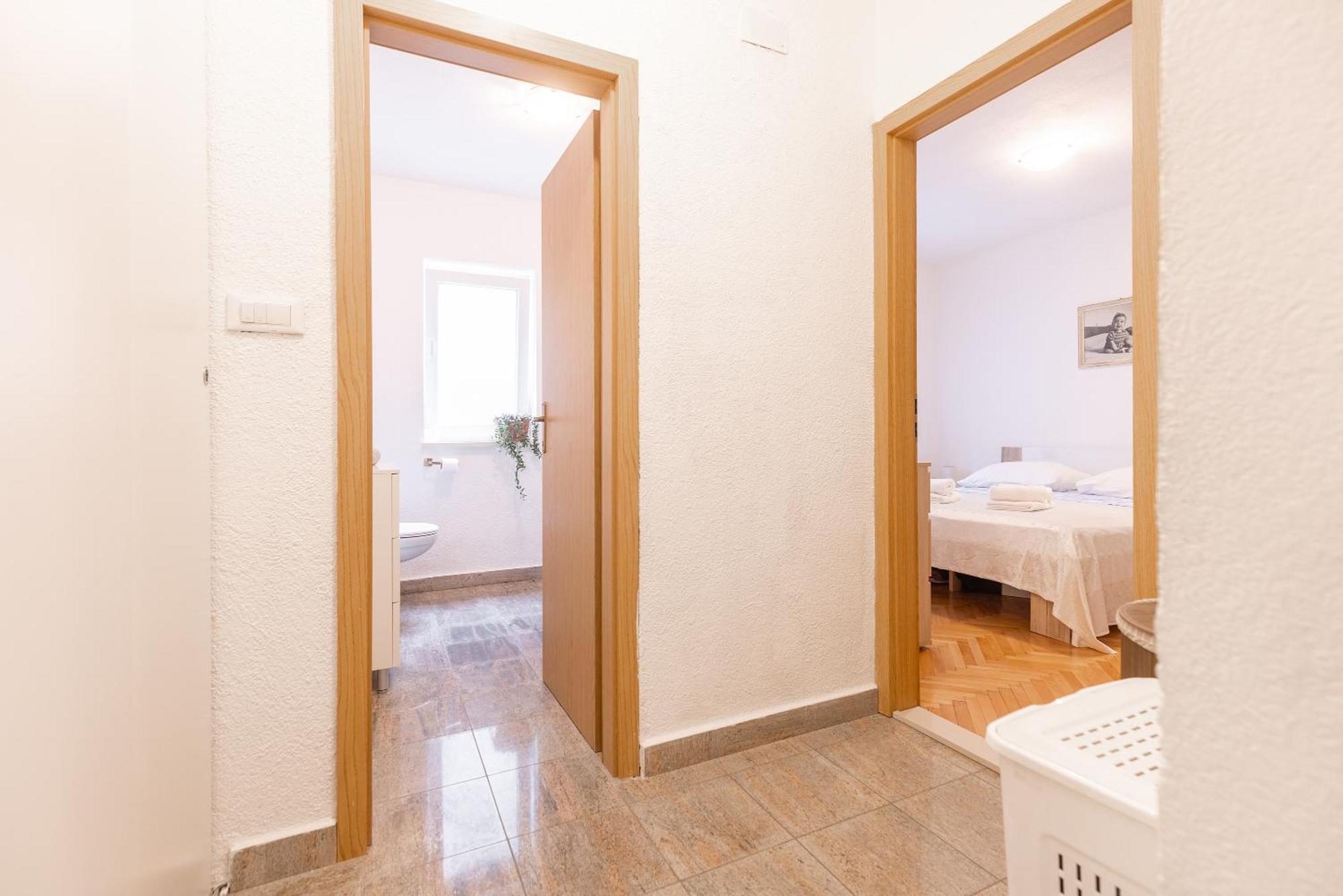 Apartman Nora Omiš Eksteriør billede