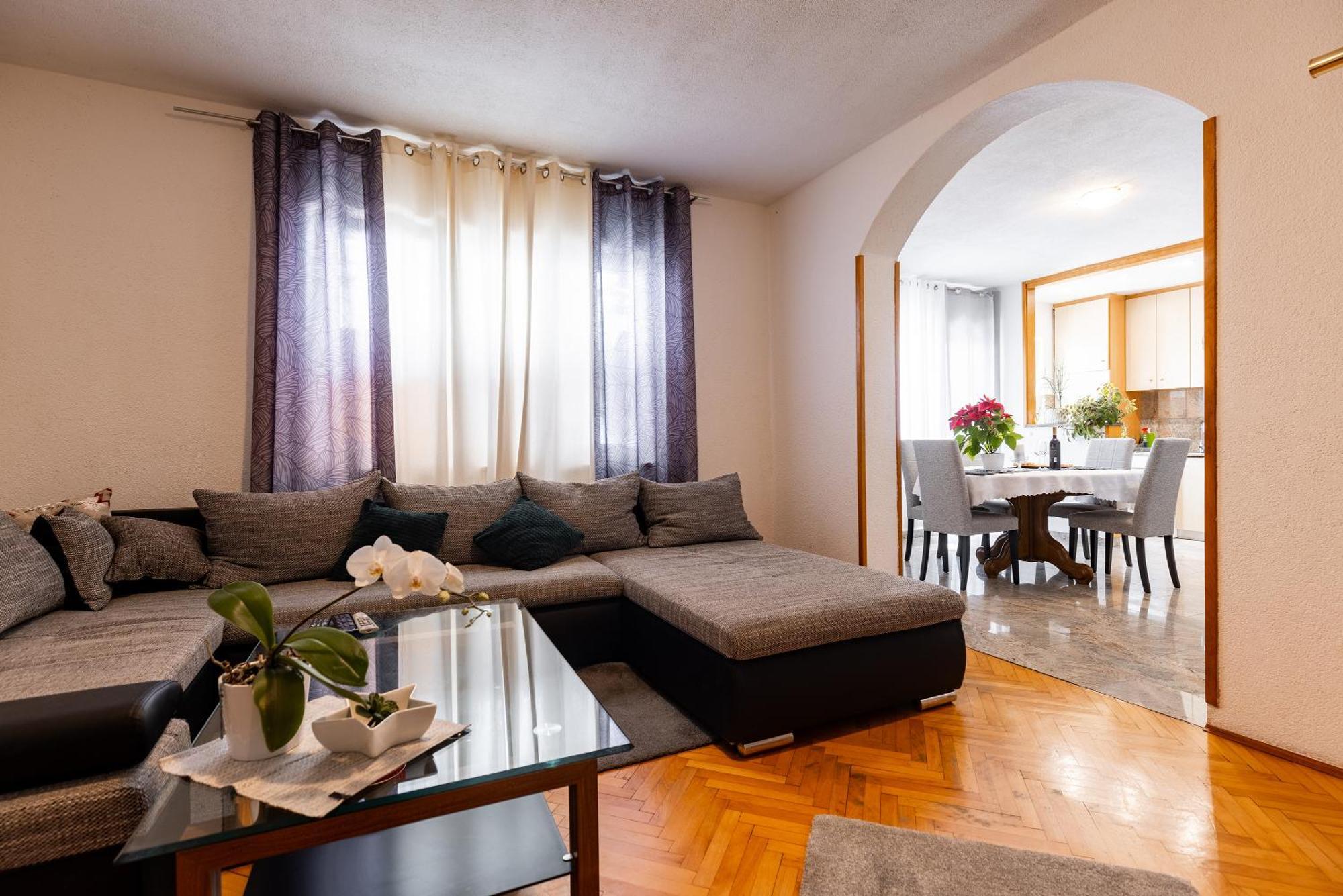 Apartman Nora Omiš Eksteriør billede
