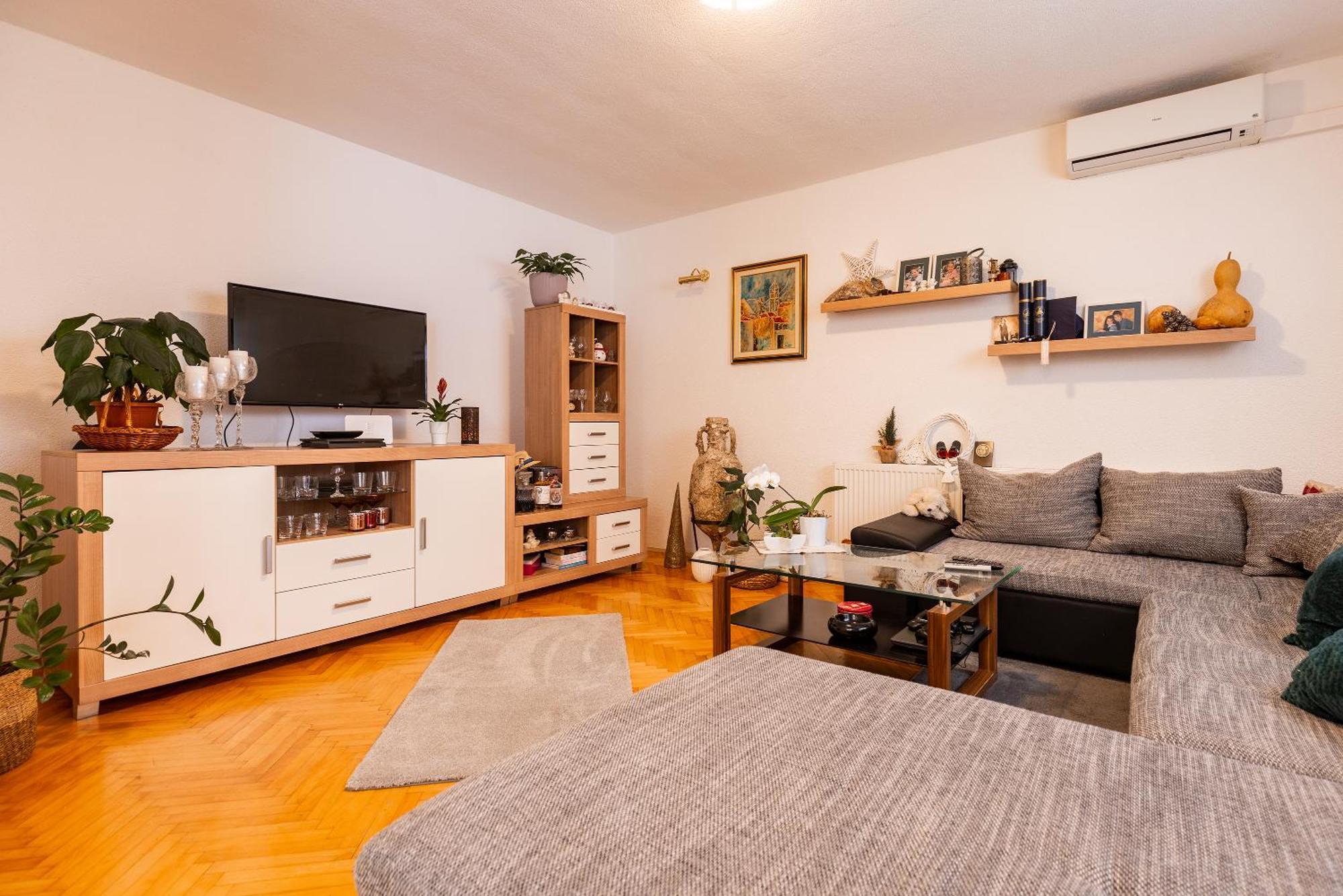Apartman Nora Omiš Eksteriør billede
